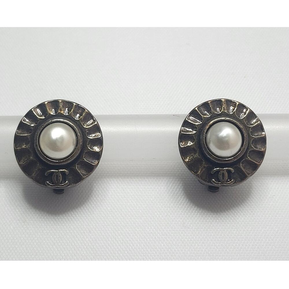 US BASED Authentic Vintage CHANEL CC Clip On Earrings Pearl w Gift Bag